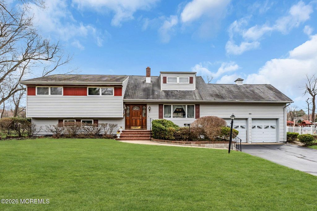 42 Riveredge Road, Tinton Falls, NJ 07724