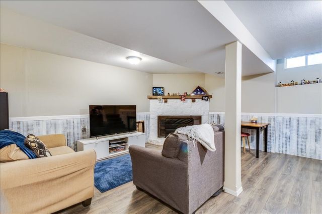 1233 N Woodlawn Blvd, Derby, KS 67037