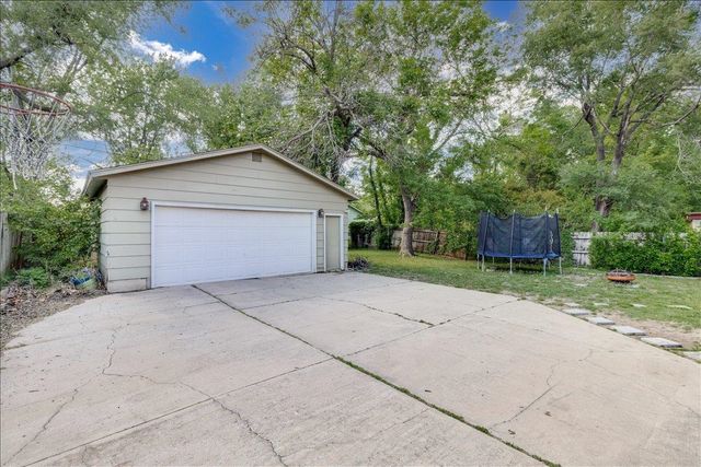 1233 N Woodlawn Blvd, Derby, KS 67037