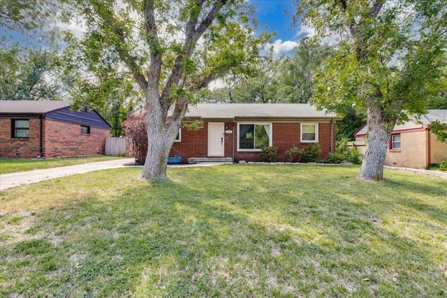 1233 N Woodlawn Blvd, Derby, KS 67037