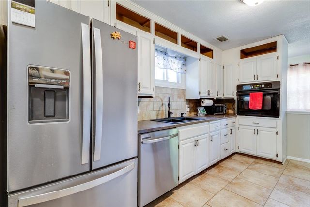 1233 N Woodlawn Blvd, Derby, KS 67037