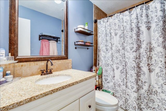 1233 N Woodlawn Blvd, Derby, KS 67037