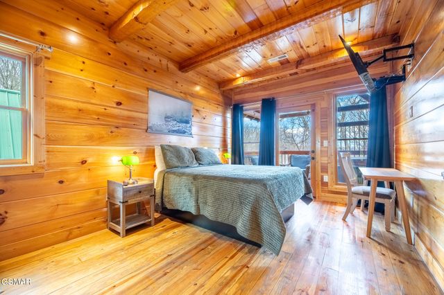 1253 Bear Cub Way, Gatlinburg, TN 37738