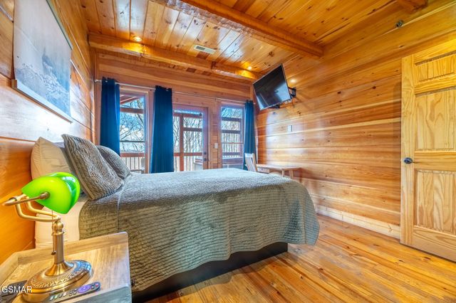 1253 Bear Cub Way, Gatlinburg, TN 37738
