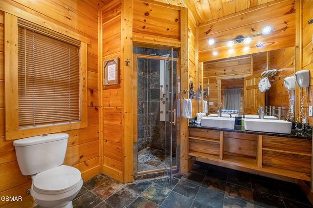 1253 Bear Cub Way, Gatlinburg, TN 37738