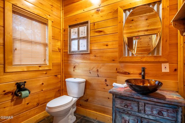 1253 Bear Cub Way, Gatlinburg, TN 37738