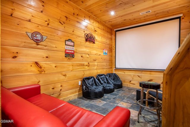 1253 Bear Cub Way, Gatlinburg, TN 37738