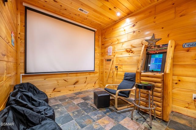 1253 Bear Cub Way, Gatlinburg, TN 37738