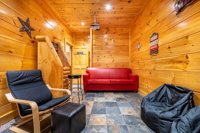 1253 Bear Cub Way, Gatlinburg, TN 37738