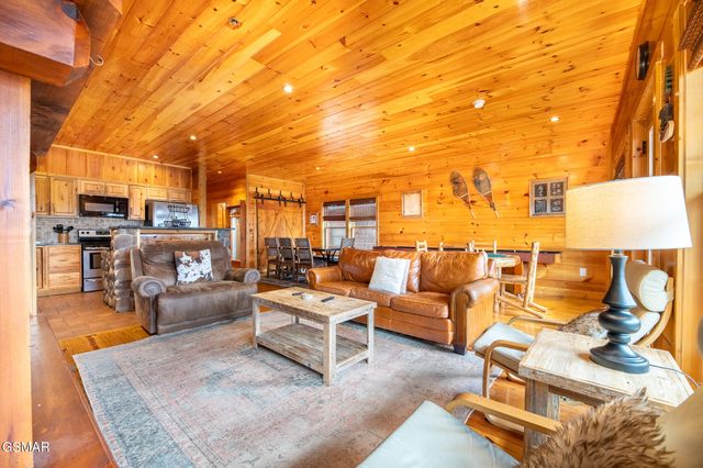 1253 Bear Cub Way, Gatlinburg, TN 37738