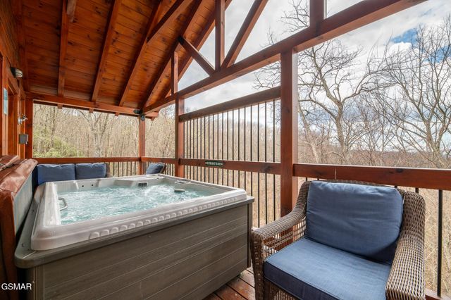 1253 Bear Cub Way, Gatlinburg, TN 37738