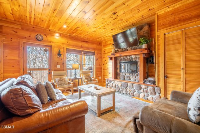 1253 Bear Cub Way, Gatlinburg, TN 37738