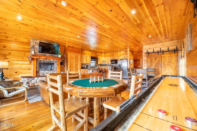 1253 Bear Cub Way, Gatlinburg, TN 37738