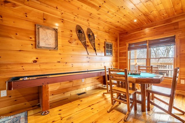 1253 Bear Cub Way, Gatlinburg, TN 37738