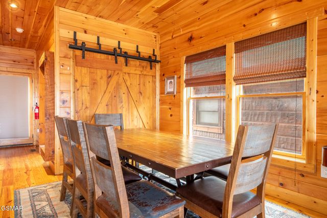 1253 Bear Cub Way, Gatlinburg, TN 37738