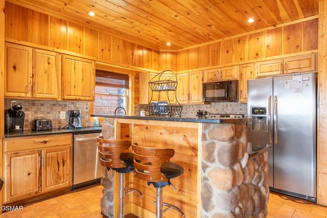 1253 Bear Cub Way, Gatlinburg, TN 37738