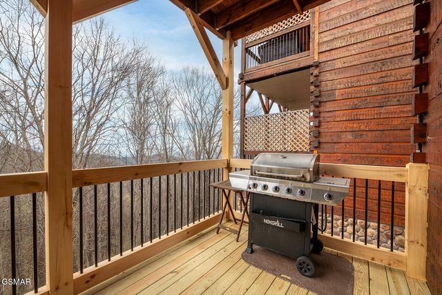 1253 Bear Cub Way, Gatlinburg, TN 37738