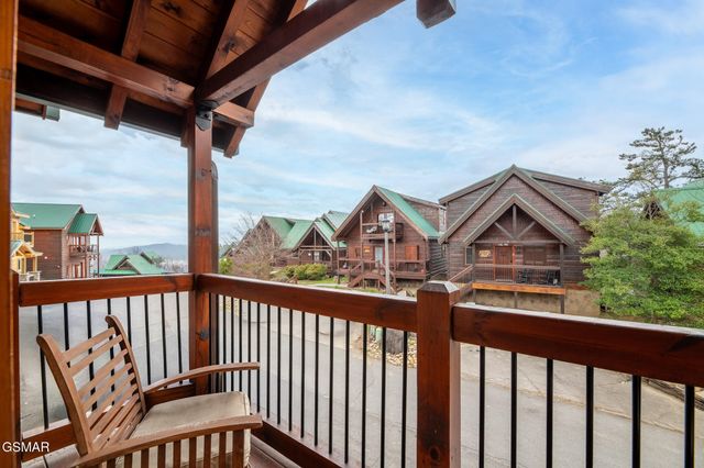 1253 Bear Cub Way, Gatlinburg, TN 37738