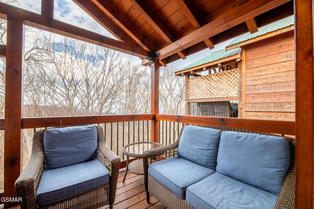 1253 Bear Cub Way, Gatlinburg, TN 37738