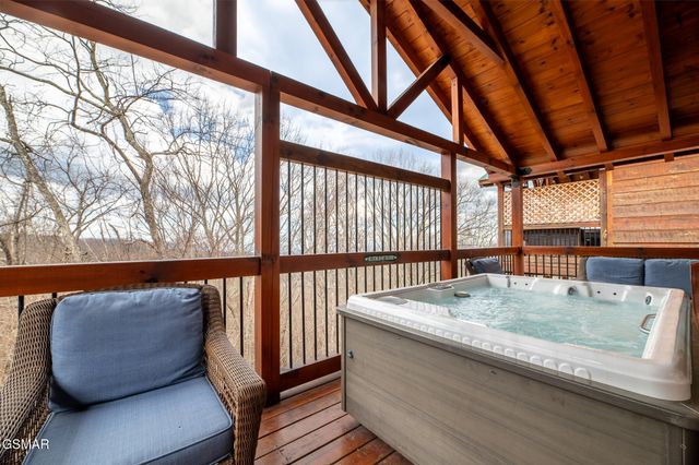 1253 Bear Cub Way, Gatlinburg, TN 37738