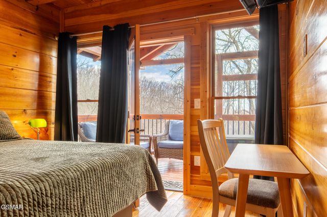 1253 Bear Cub Way, Gatlinburg, TN 37738