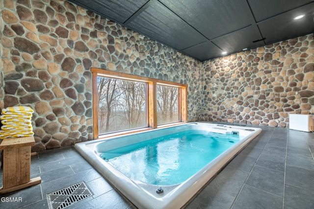 1253 Bear Cub Way, Gatlinburg, TN 37738