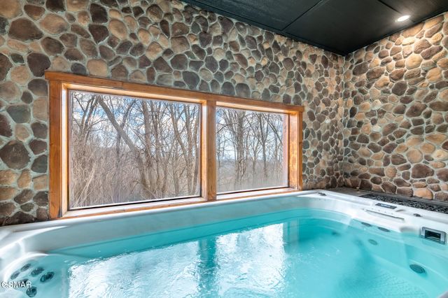 1253 Bear Cub Way, Gatlinburg, TN 37738