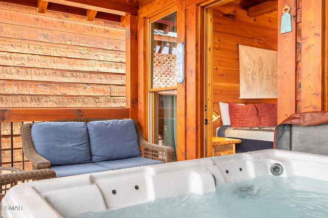 1253 Bear Cub Way, Gatlinburg, TN 37738