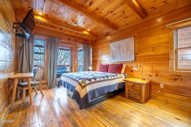 1253 Bear Cub Way, Gatlinburg, TN 37738