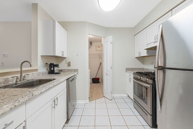 728 N Gary Avenue 113, Carol Stream, IL 60188