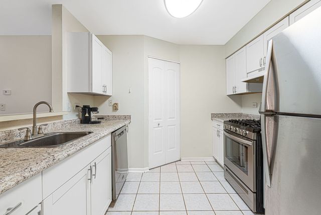728 N Gary Avenue 113, Carol Stream, IL 60188