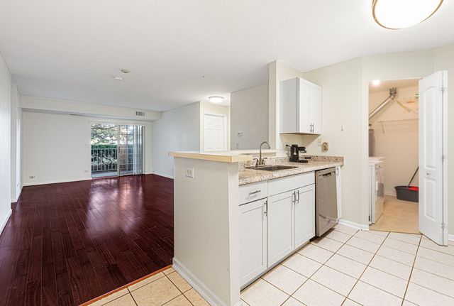 728 N Gary Avenue 113, Carol Stream, IL 60188