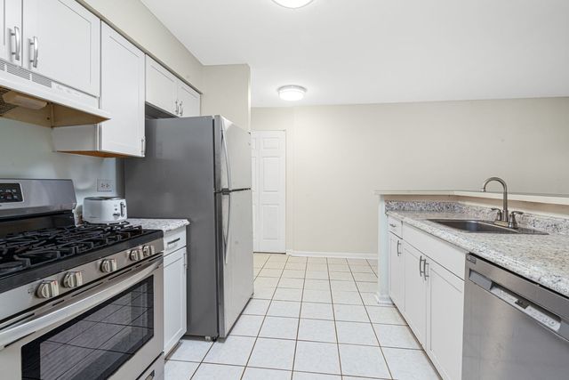 728 N Gary Avenue 113, Carol Stream, IL 60188