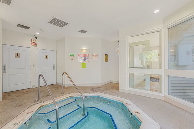 728 N Gary Avenue 113, Carol Stream, IL 60188