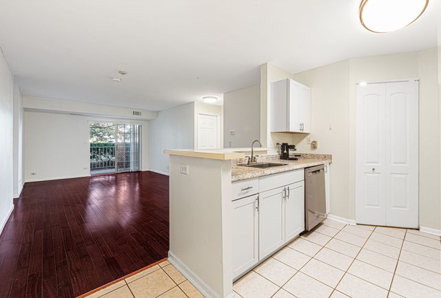 728 N Gary Avenue 113, Carol Stream, IL 60188