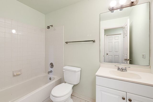 728 N Gary Avenue 113, Carol Stream, IL 60188
