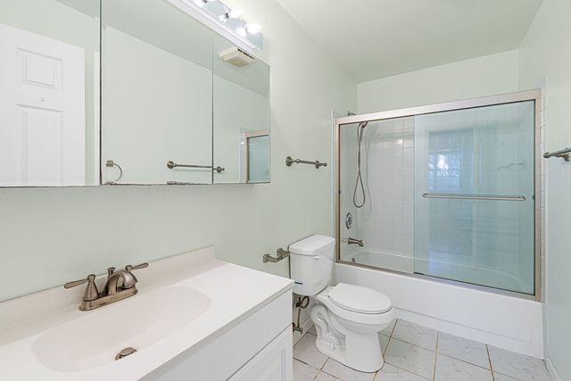 728 N Gary Avenue 113, Carol Stream, IL 60188