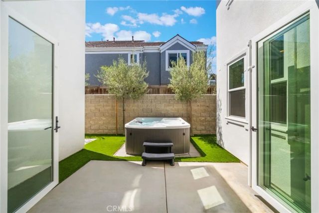 2573 Elden Ave B, Costa Mesa, CA 92627