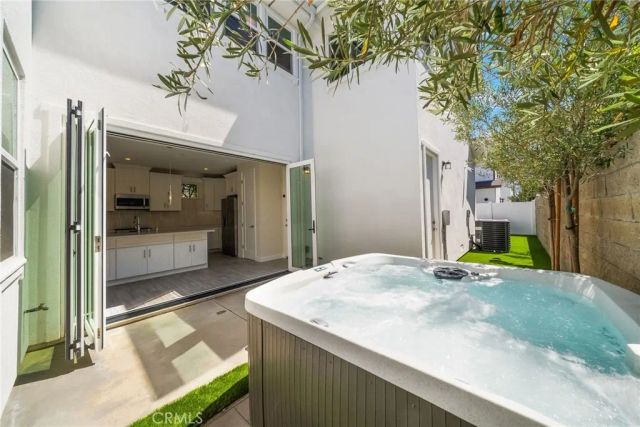 2573 Elden Ave B, Costa Mesa, CA 92627