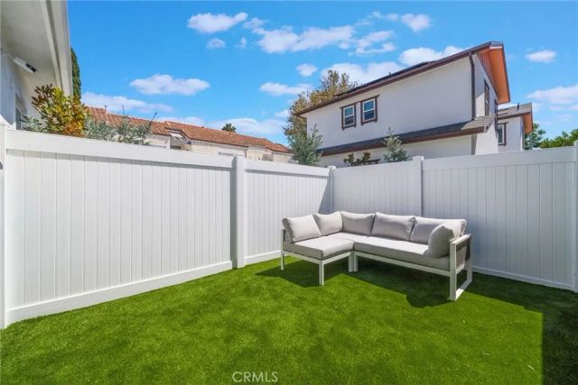 2573 Elden Ave B, Costa Mesa, CA 92627