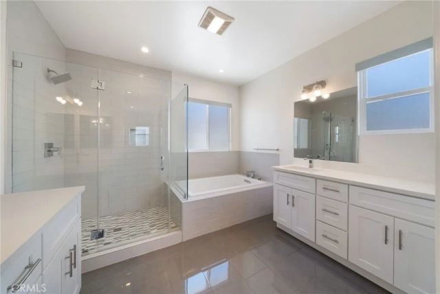 2573 Elden Ave B, Costa Mesa, CA 92627