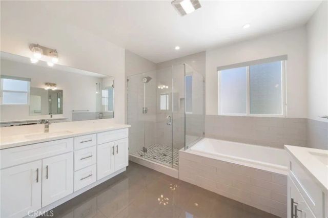 2573 Elden Ave B, Costa Mesa, CA 92627