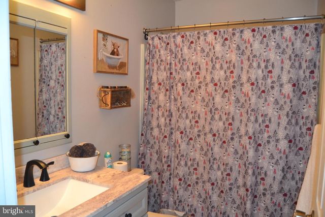 686 STATE RD, West Grove, PA 19390