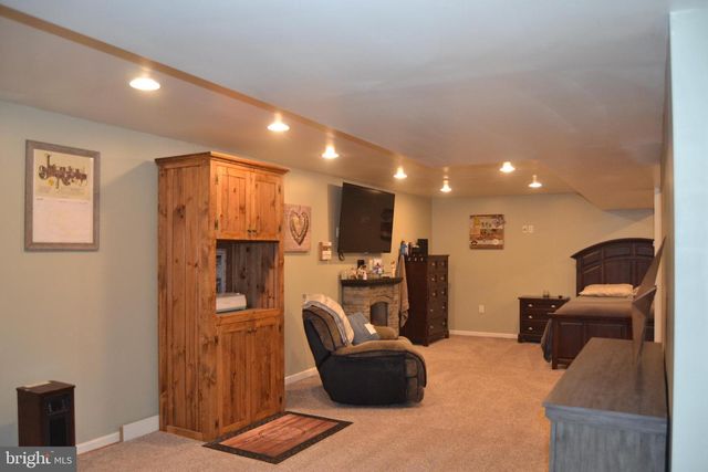 686 STATE RD, West Grove, PA 19390