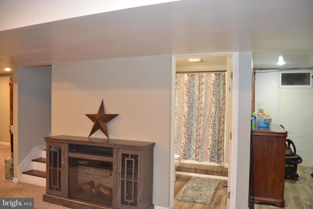 686 STATE RD, West Grove, PA 19390