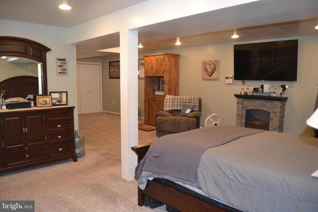 686 STATE RD, West Grove, PA 19390