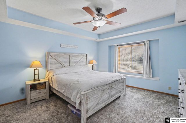 1914 Franklin Drive, Papillion, NE 68133