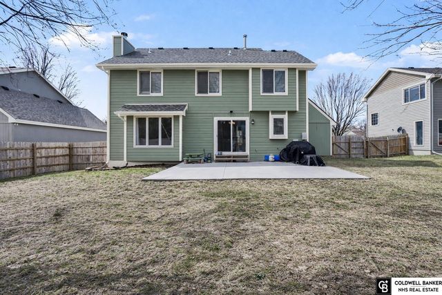 1914 Franklin Drive, Papillion, NE 68133