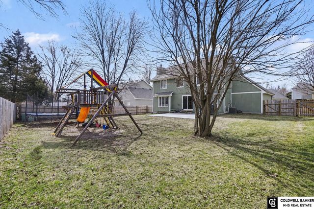 1914 Franklin Drive, Papillion, NE 68133