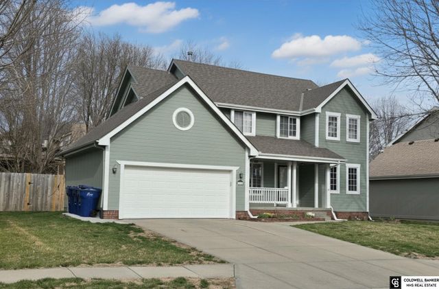1914 Franklin Drive, Papillion, NE 68133